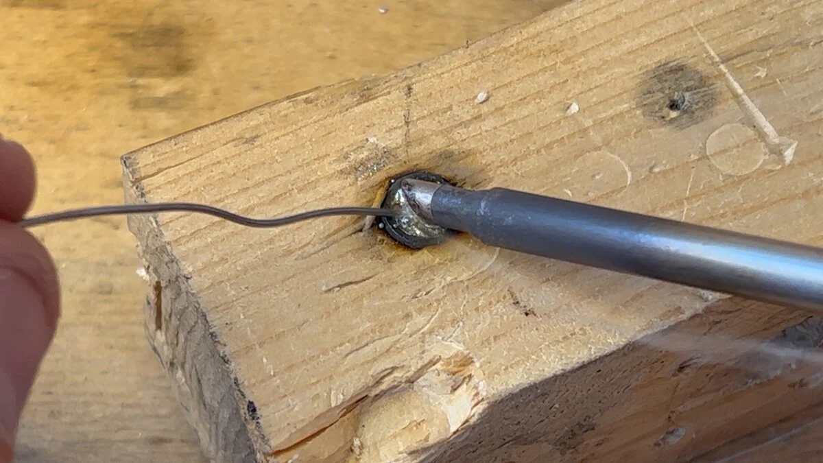 Secondo metodo: saldatore e stagno